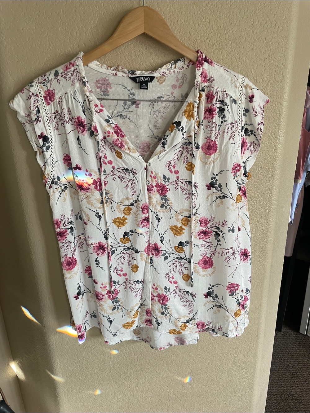 Buffalo David Bitton Cream Floral V-Neck Cap-Sleeve Blouse Size M
